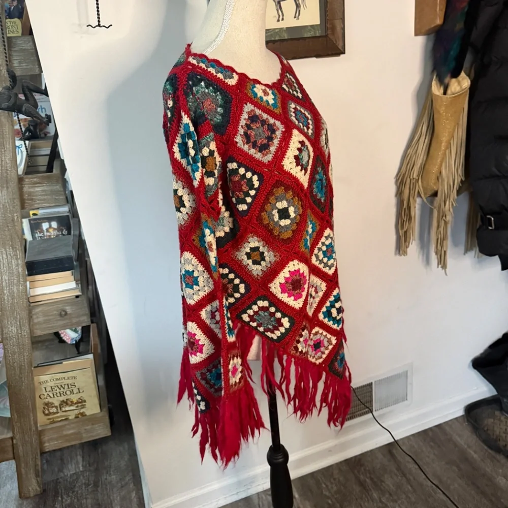 Vintage SUE WONG Granny Square Crochet Fringe Sweater Poncho L Wool